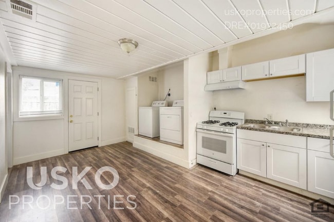 Foto del edificio - "Charming 2-Bedroom Duplex on Mendocino Bl...