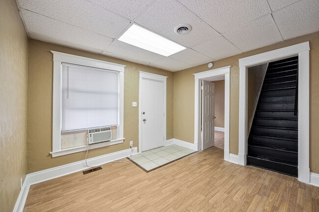 Building Photo - 744 Diamond Ave