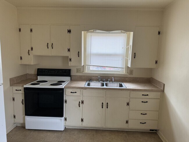 Building Photo - 2816 Idlewild Blvd NE