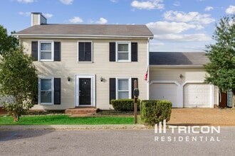 Building Photo - 5029 English Village Dr