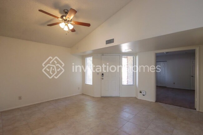 Building Photo - 6637 W Poinsettia Dr