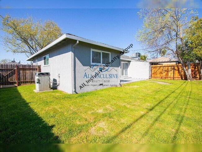 Foto del edificio - Dreamy Duplex Delight: 4 Beds, 1 Bath in S...
