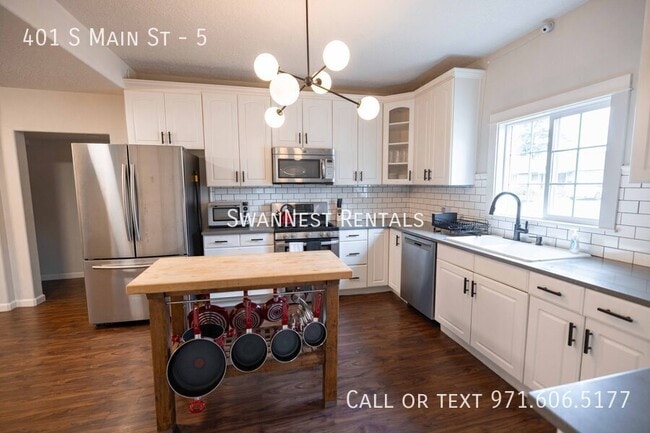 Building Photo - 401 S Main St