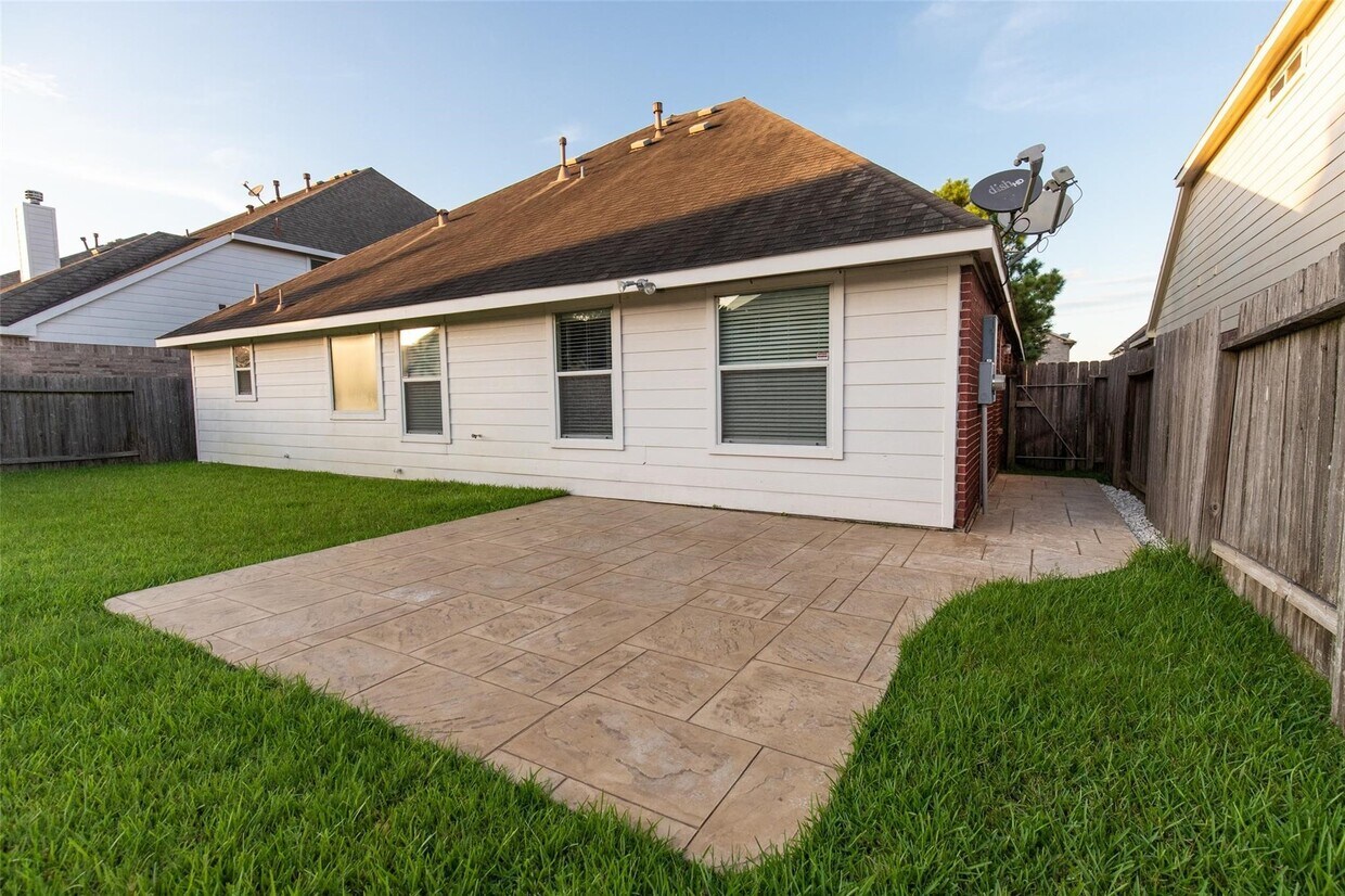 Building Photo - 24519 Red Bluff Tr