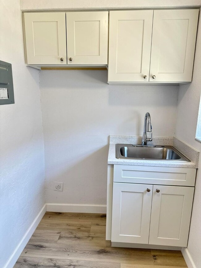 Building Photo - Live Cheap LLC