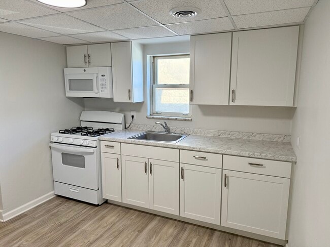 Building Photo - 1379 Island Ave