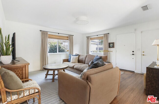 Foto del edificio - 2433 Riverdale Ave