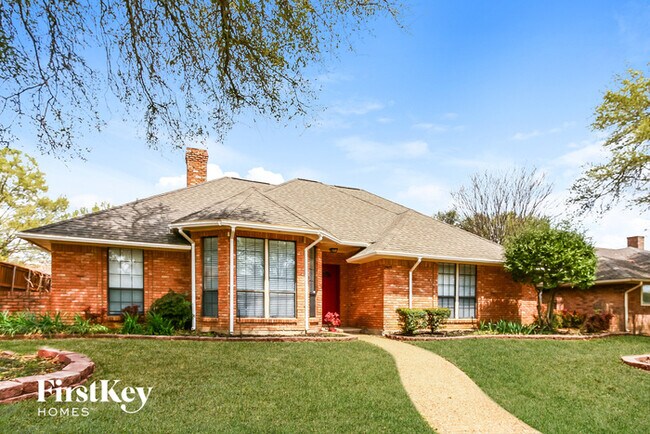 Building Photo - 2405 Honeysuckle Dr