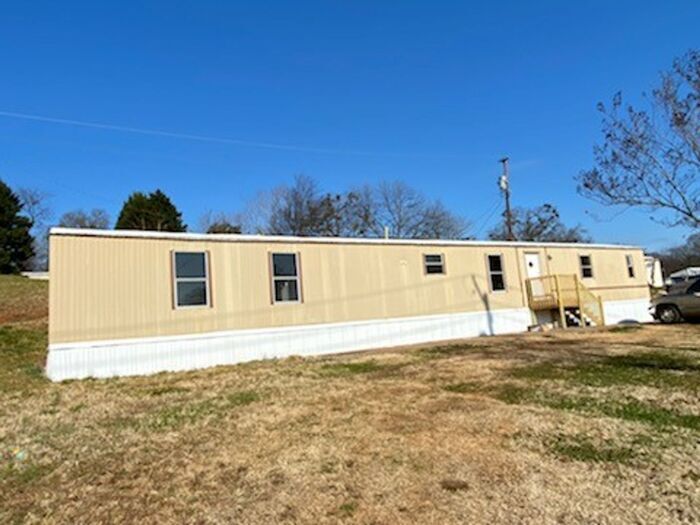Foto principal - Newly renovated! Must see! SECTION 8 OK!