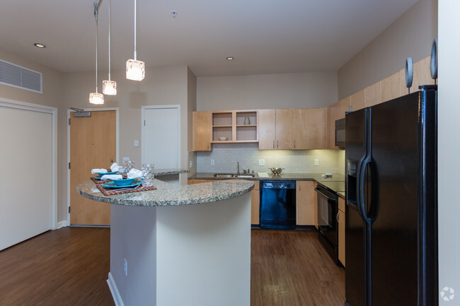 2BR, 2BA - 1120 SF - Cortland Belmar