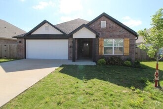 Building Photo - 427 Wagon Wheel Ave