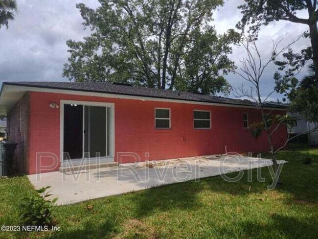 Building Photo - 7819 Lisa Dr E