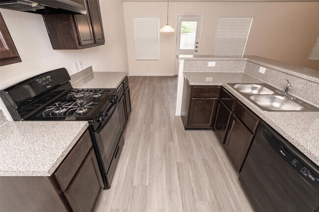 Foto del edificio - 4138 Nathans Park Pl