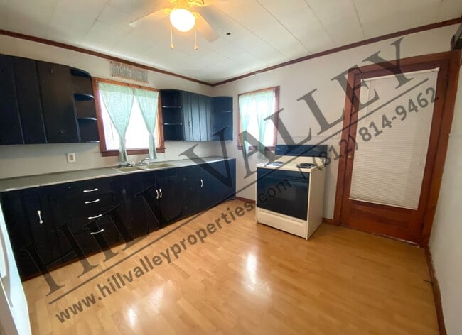 Building Photo - Two Bedroom Home