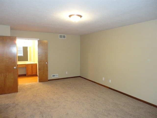 Building Photo - 3543 Oak Spring Dr