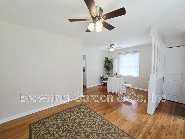 Foto del edificio - 227 Theodore Rd