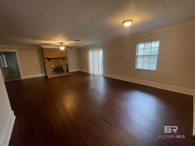 Building Photo - 107 Brentwood Dr