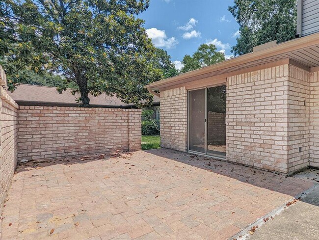 Building Photo - 215 Enchanted Trail Dr