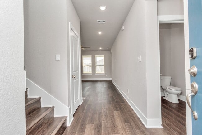 Building Photo - Live Oak