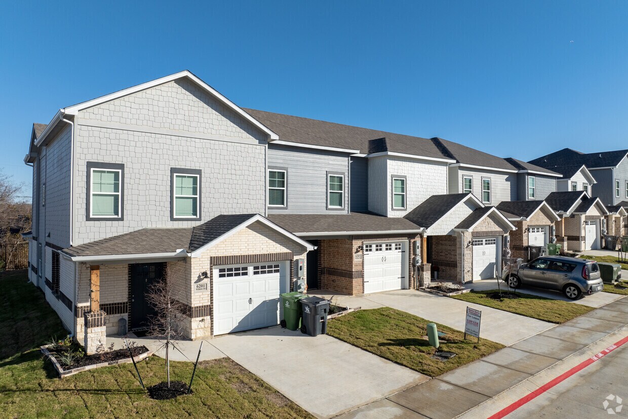 Alternate - Arlington Townhomes