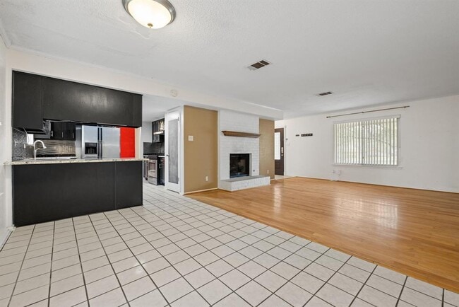 Building Photo - 4100 Harcourt Dr