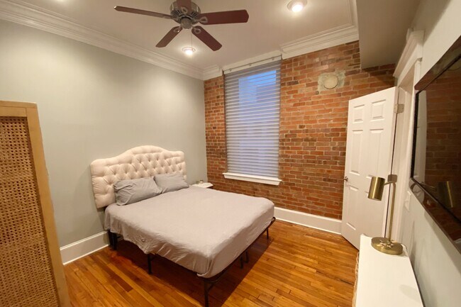 bedroom - 304 N Front St