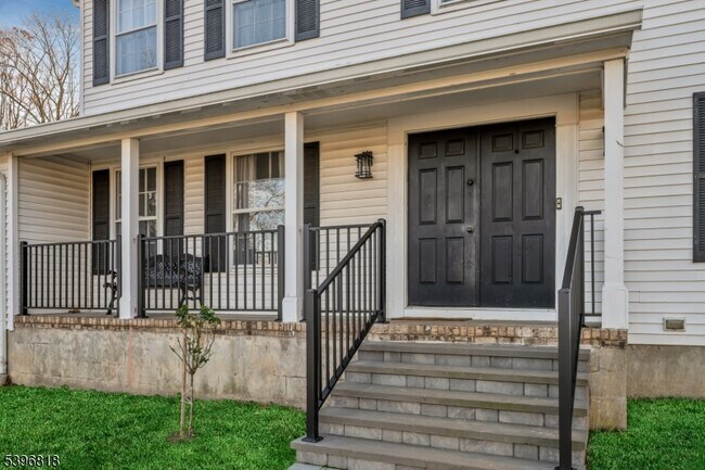 Foto del edificio - 18 Lisa Dr