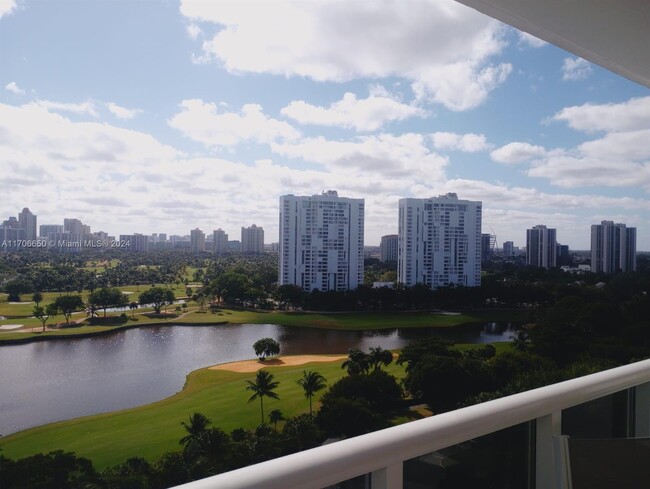 Foto del edificio - 3625 N Country Club Dr