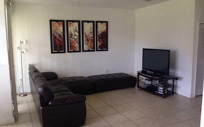 Foto del edificio - 10022 NW 7th St
