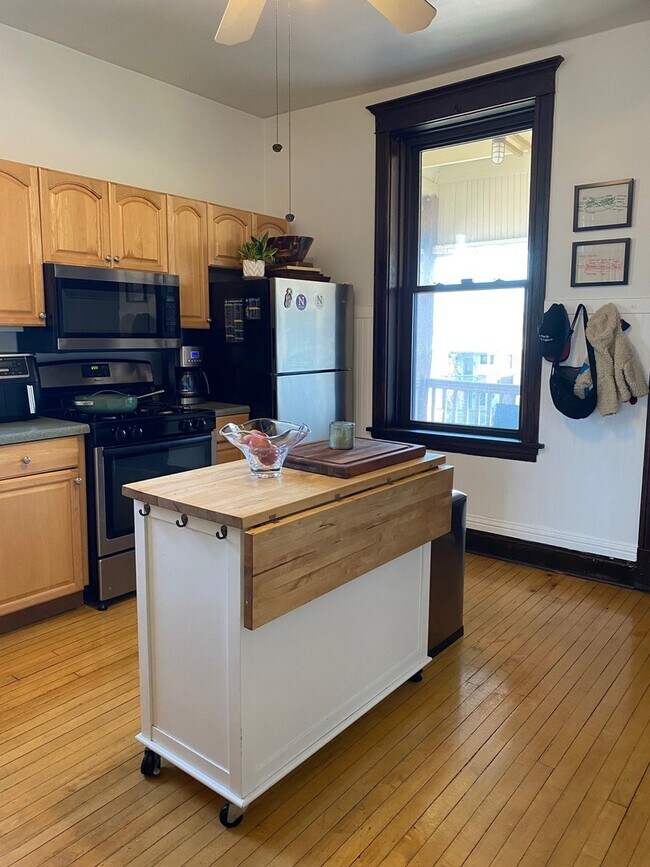 Foto del edificio - 4311 N Winchester Ave