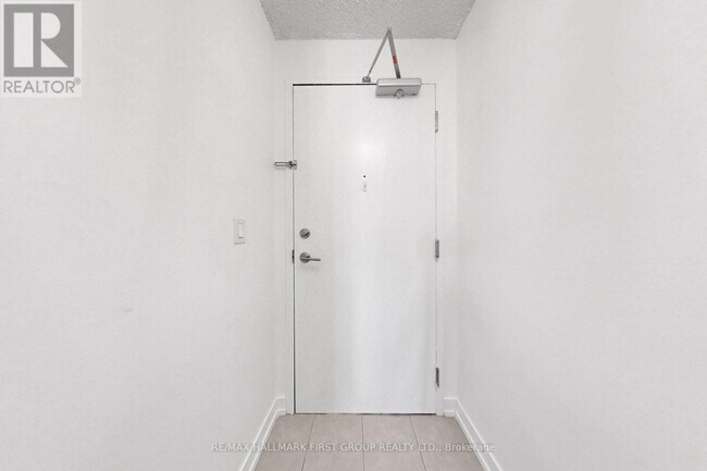 Photo du bâtiment - 812 Lansdowne Ave