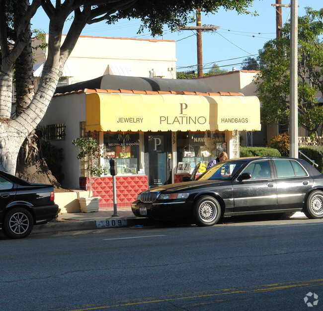 Building Photo - 909-911 Montana Ave