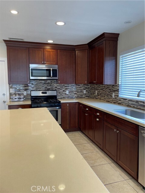 Foto del edificio - 21834 Grace Ave