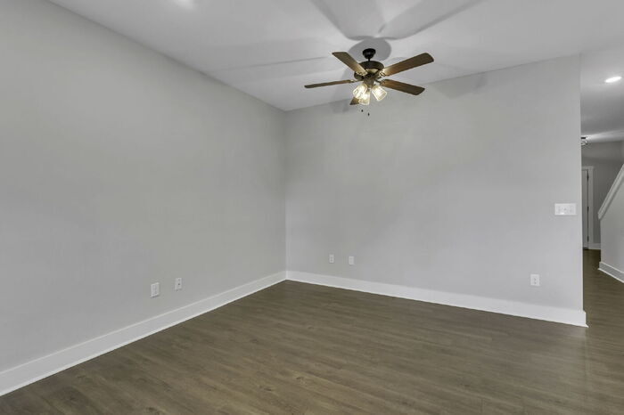 Foto principal - Charming 3-Bed, 2.5-Bath Townhouse Gem in ...