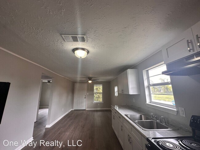 Building Photo - 2 br, 1 bath House - 714 Franklin Street C