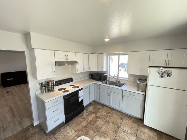Kitchen - 333 W 170 N