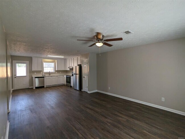 Building Photo - 3413 Sullivan Ln