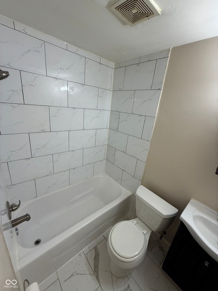 Foto del edificio - 10633 Central Ave