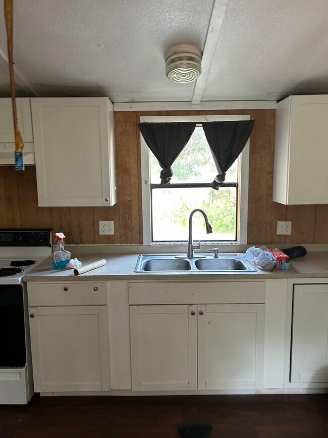Building Photo - 613 Honeyfarm Ln