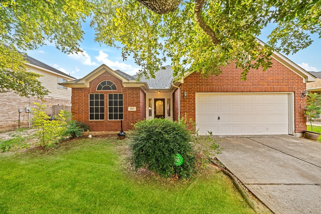 Primary Photo - 4815 Plum Forest Rd