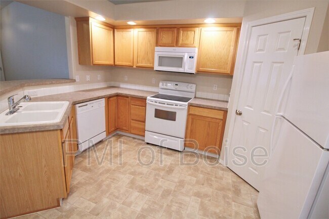 Foto del edificio - 2452 W Bay Pointe Ave