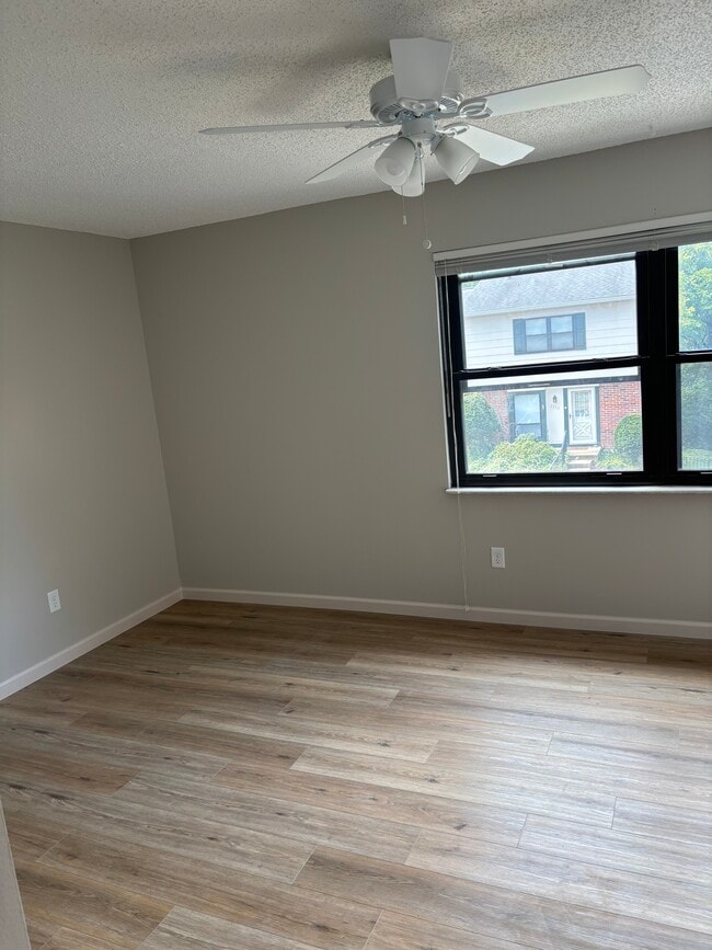Foto del edificio - 2356 Hidden Meadow Ln