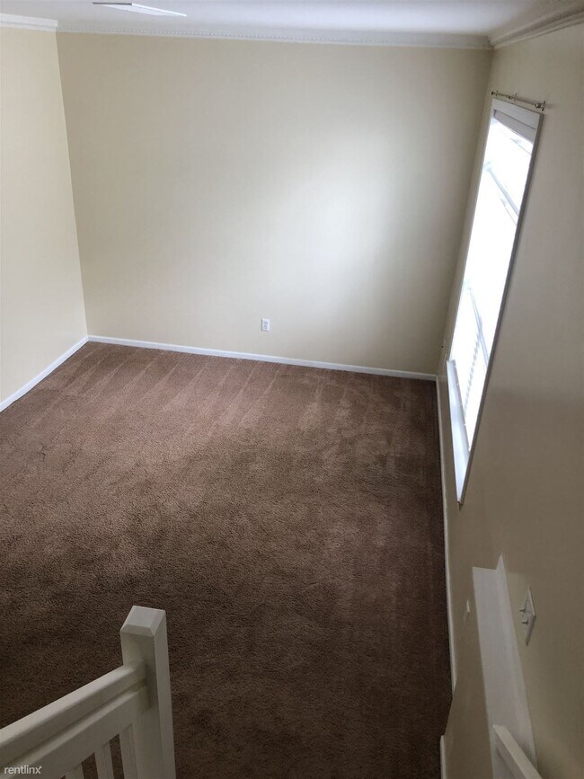 Building Photo - 2 br, 2.5 bath Condo - 832 Lothrop Rd