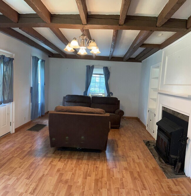 Building Photo - 434 Hut Hill Rd