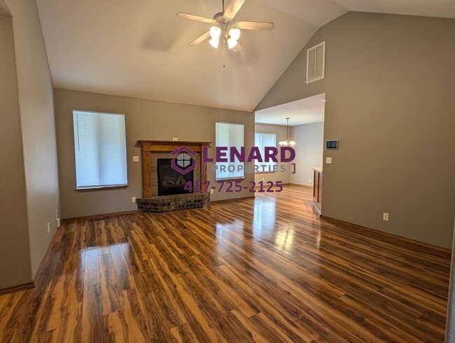 Building Photo - Spacious 3 Bedroom Home!