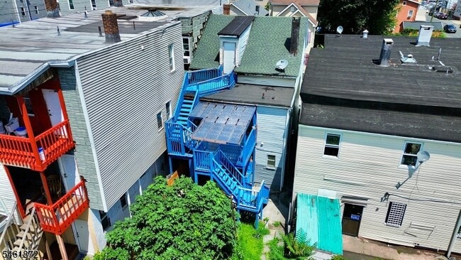 Building Photo - 50 Oak St