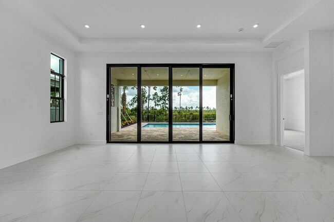 Building Photo - 13920 Vivant Dr