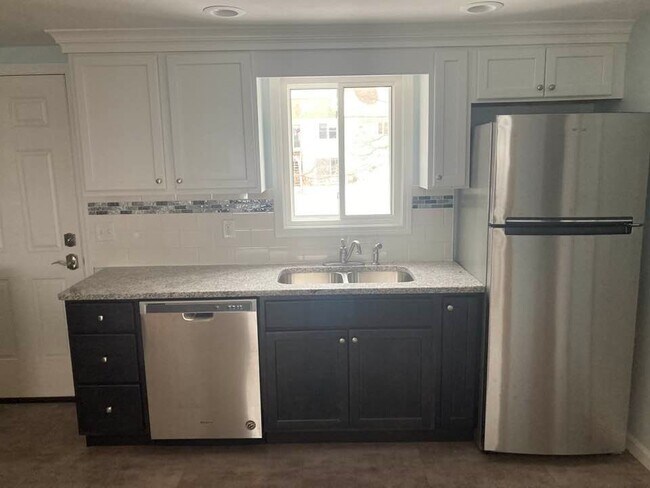 Kitchen - 431 Cleveland Rd W