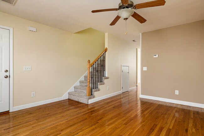 Foto del edificio - 202 Clover Ct