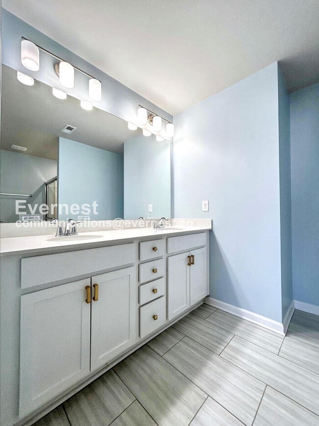 Foto del edificio - 8037 Alderton Ln